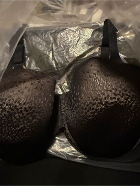 Wacoal Black Lace-Textured Molded Bra Size 40C